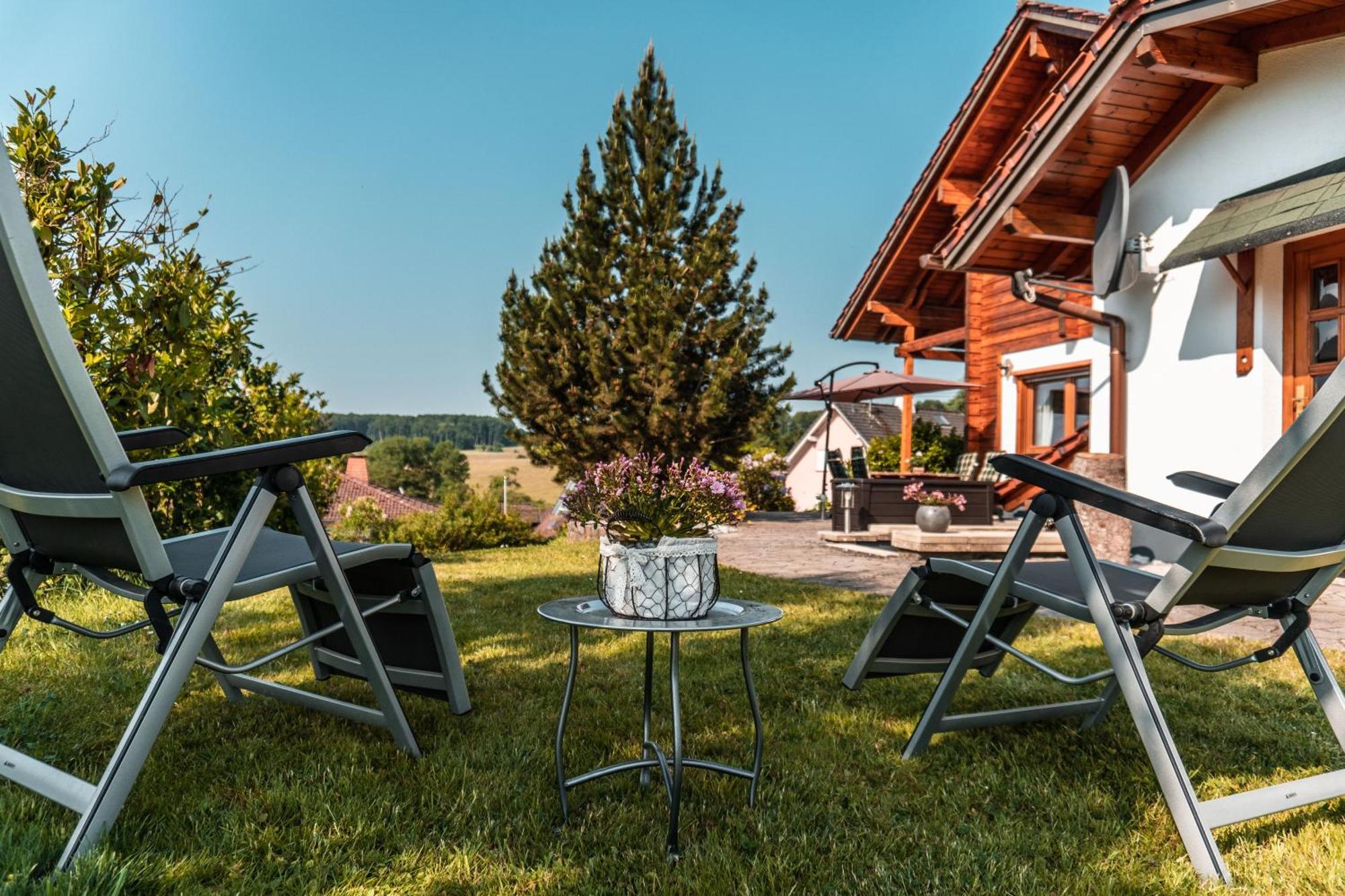 Steewer Landhaus Gemuetliche Ferienwohnung Bis 6 Pers In Ruhiger Ortsrandlage Stebach Exterior photo